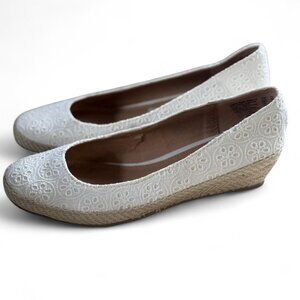 American Eagle by Payless Shoes. Women's off white slip on wedged heel. Size 7.5